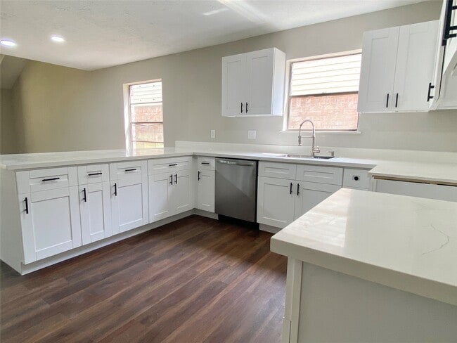 Building Photo - 2819 Colony Dr