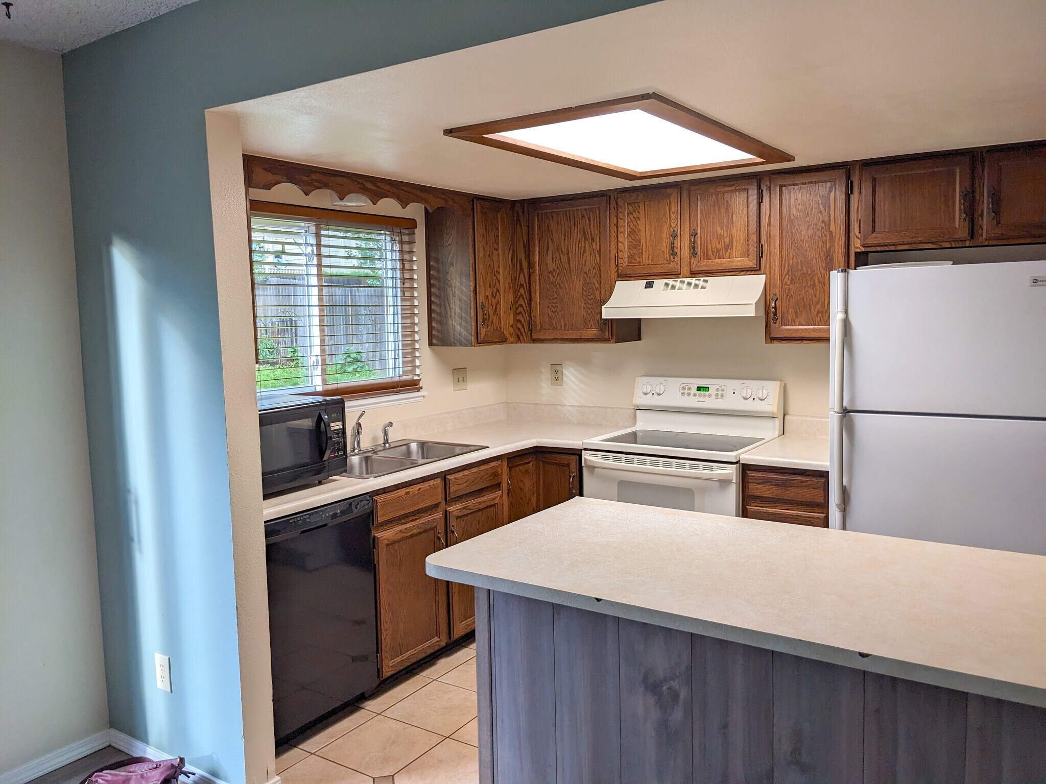 Building Photo - 6220 Pemberton Way