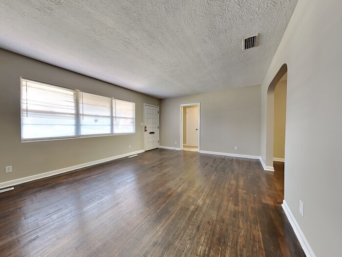 Building Photo - 1332 Arlingwood Ave