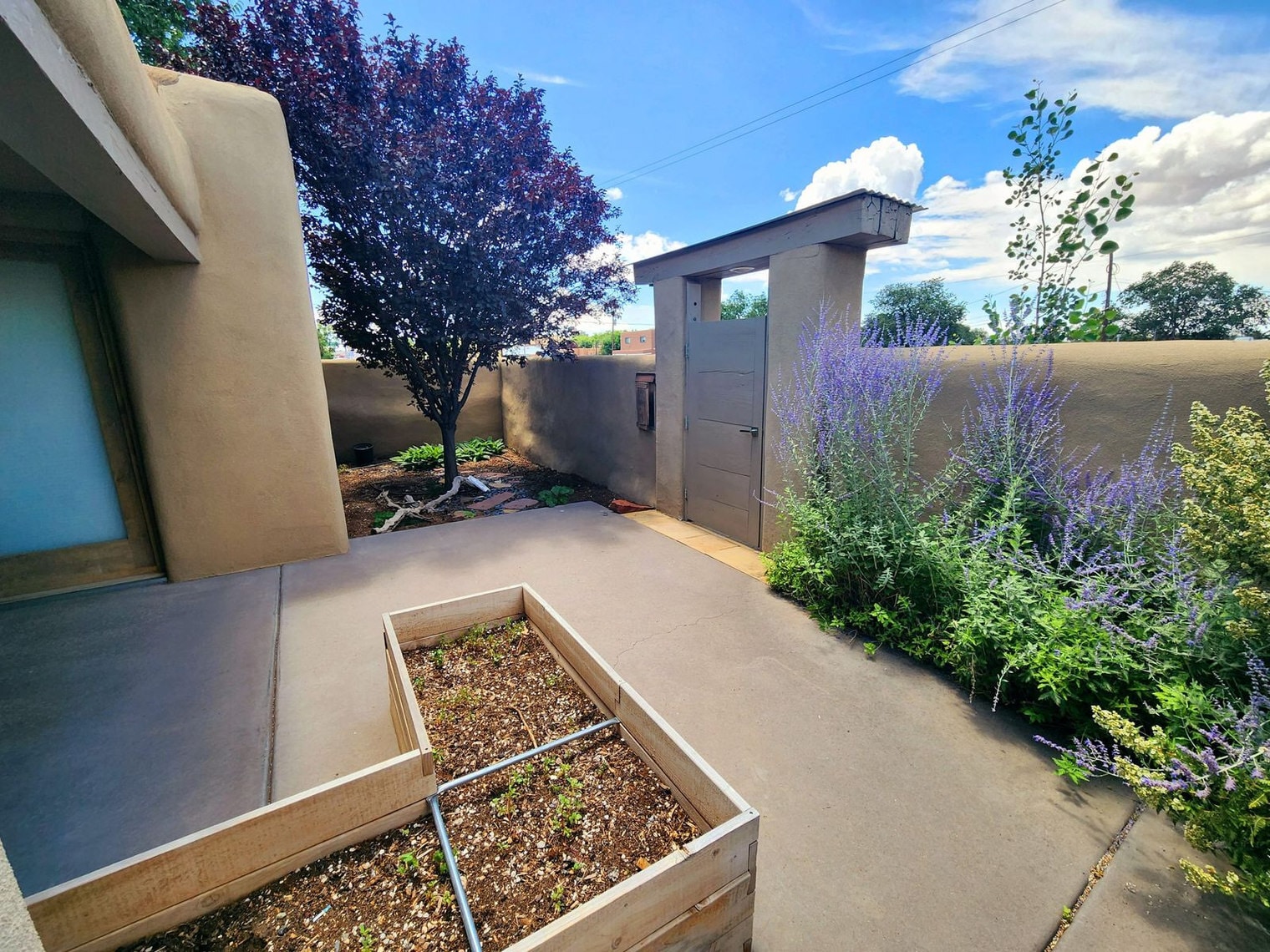 Building Photo - 715 S St Francis Dr