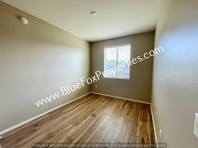 Building Photo - 2428 E Emerald Moon Dr