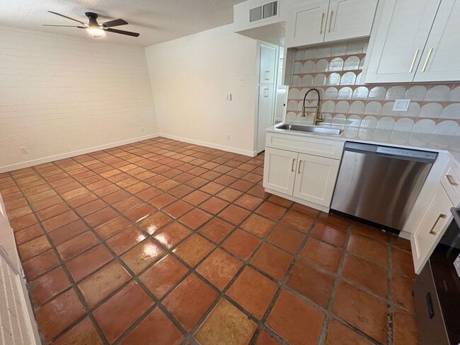 Building Photo - 817 S Melody Ln
