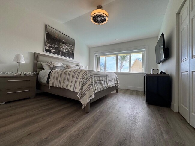 Building Photo - 1550 S Ocean Dr