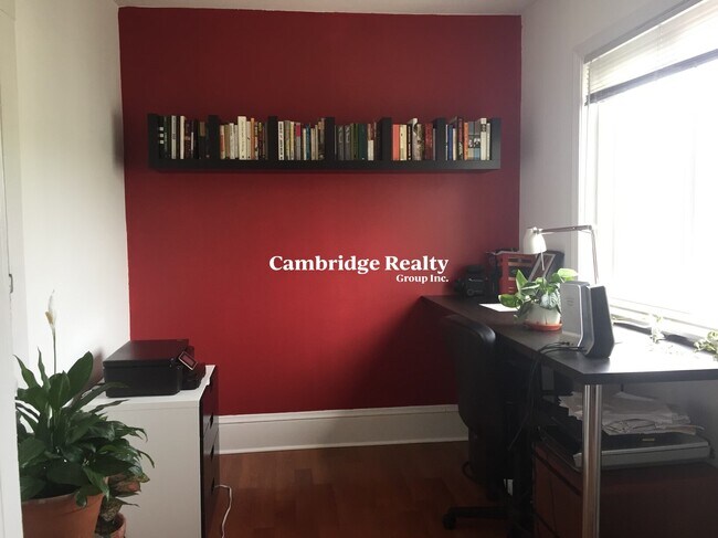 Building Photo - 24 Rossmore St