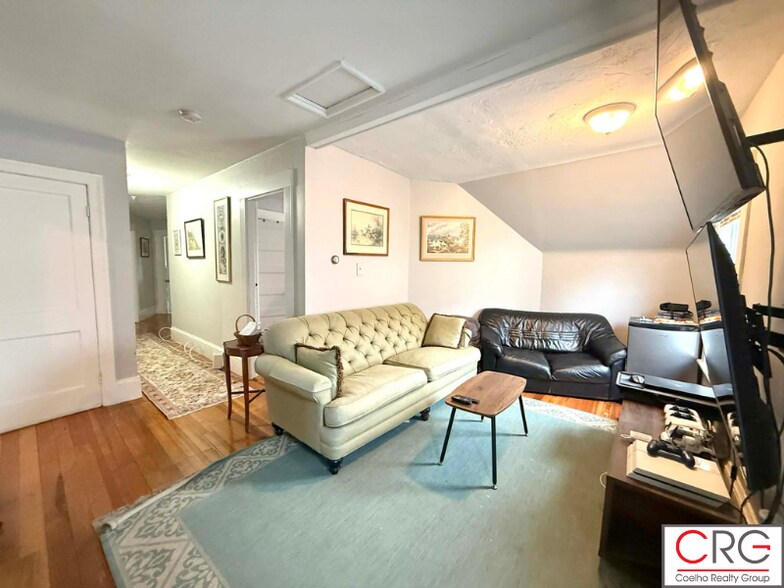 Building Photo - 53 Elm St