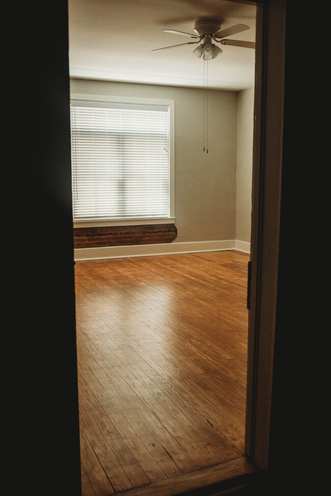 Building Photo - 529 E Washington St