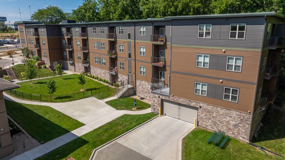 Building Photo - Whitney Point