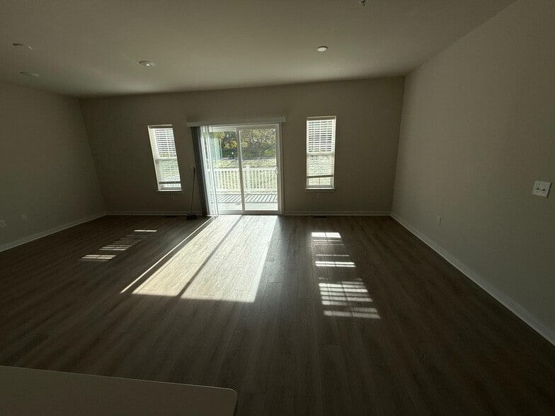 Open floor plan: The space seamlessly combines the living, dining, and kitchen areas, allowing you t - 3 Shamrock Cir