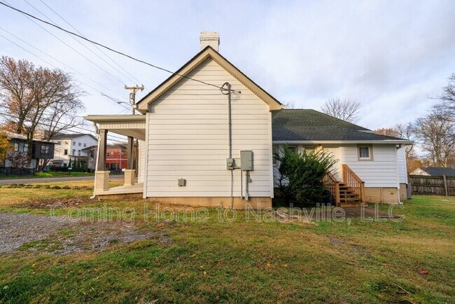 Building Photo - 1111 Glenview Dr