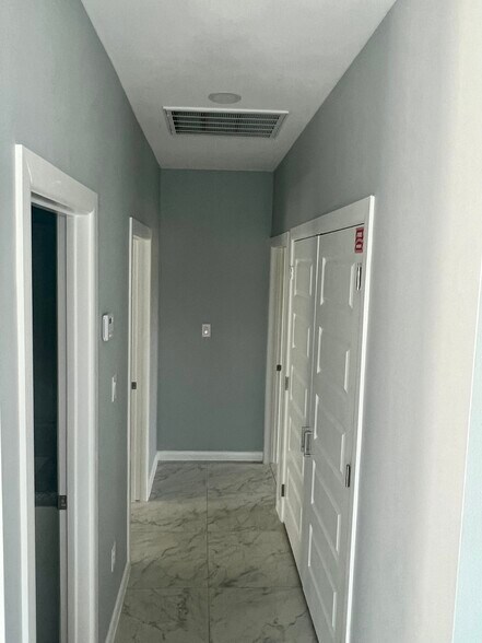 Building Photo - 1025 N Blair Ave