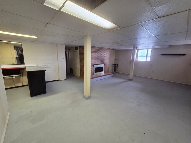 Building Photo - 1545 Colchester Dr E