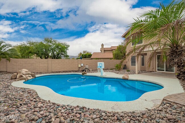 Building Photo - 2901 E Woodland Dr