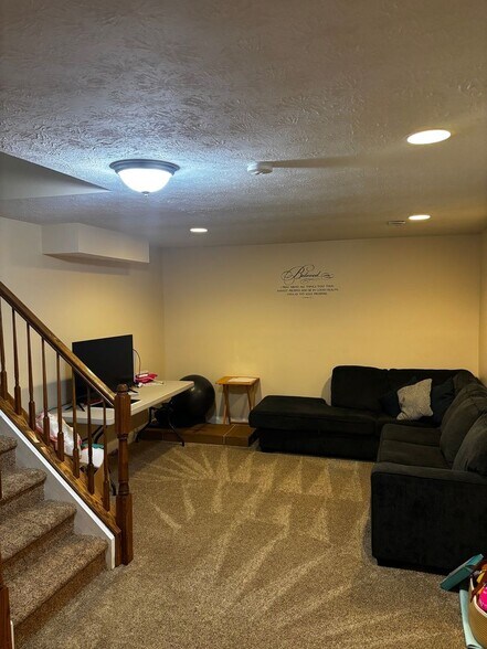 Building Photo - 420 Patriots Way