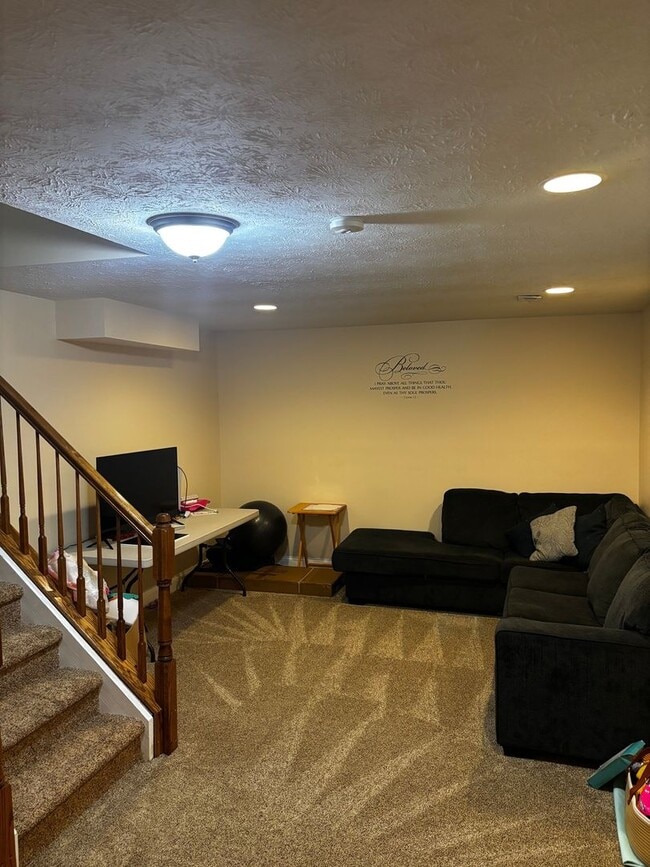 Building Photo - Spacious 4BR, 3.5 Bath House in Elkton