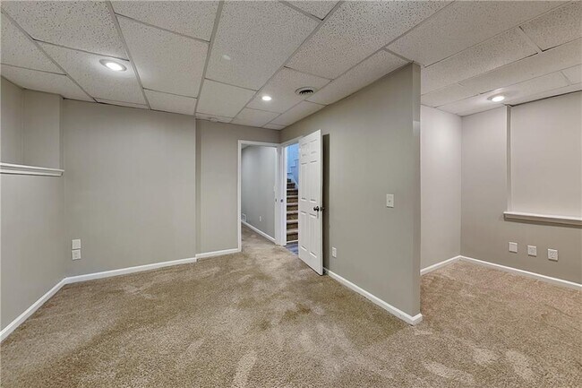 Building Photo - 300 Austin Dr
