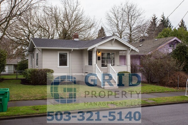 Building Photo - Spacious Two Bedroom Home with Backyard - N Portland!