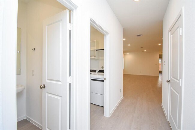 Building Photo - 6307 Serenity View Ln