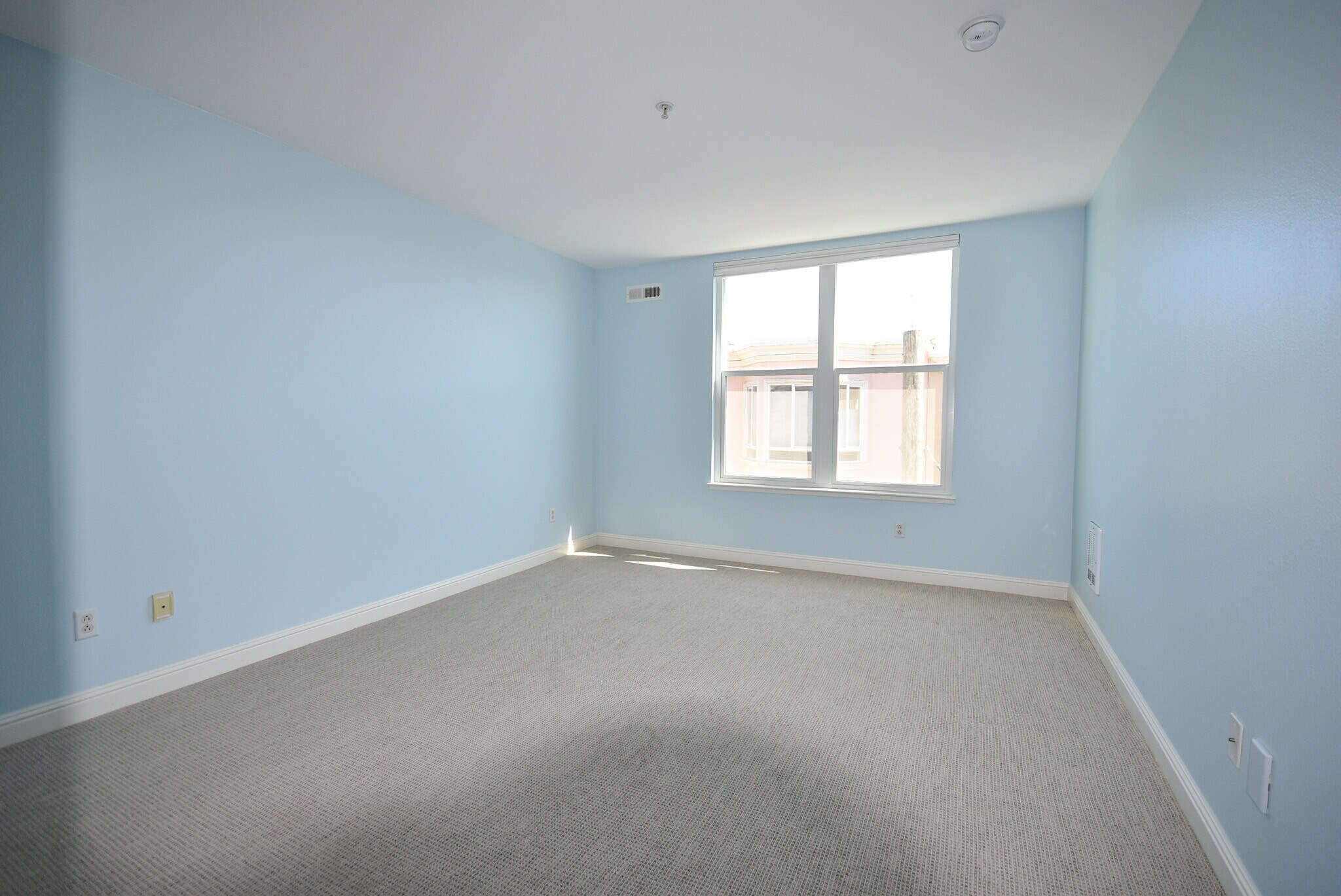 Building Photo - 8400 Oceanview Ter