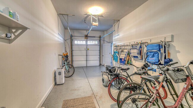 Building Photo - 1A N Victoria Ave