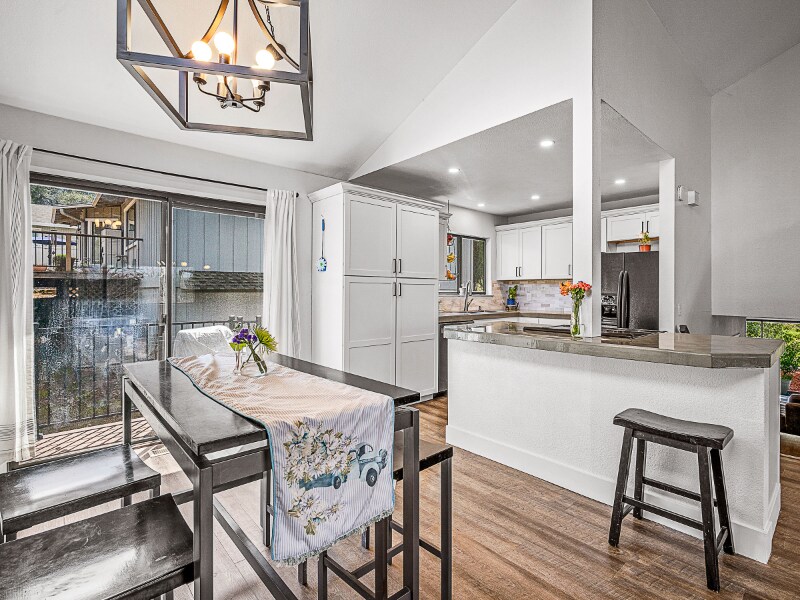 Building Photo - 23889 Oakmont Way