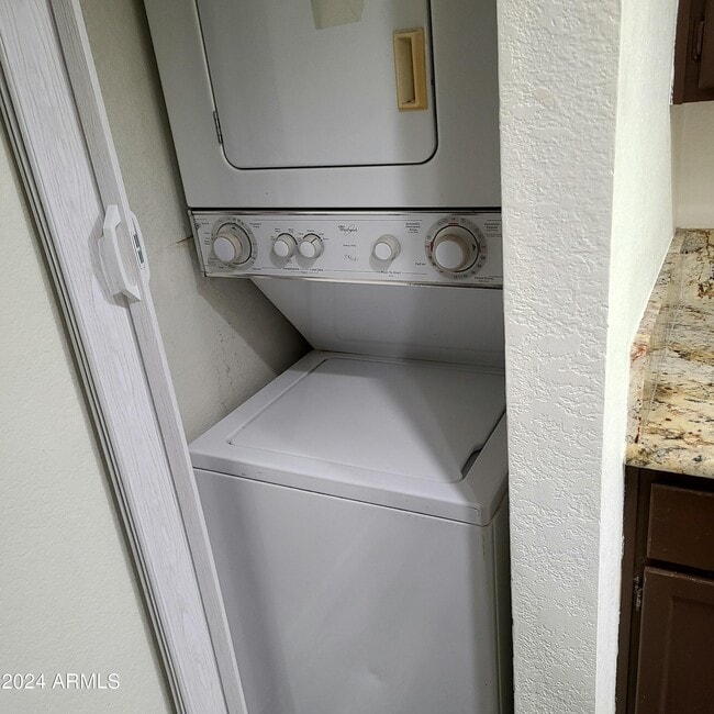 Building Photo - 4211 E Palm Ln