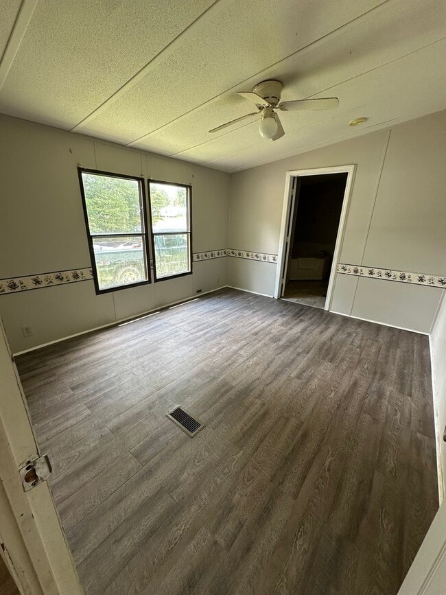 Building Photo - Large 3 bedroom, 2 bath mobile home in Wag...