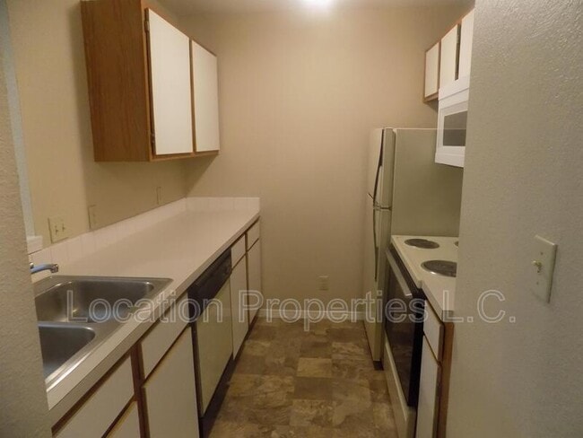 Building Photo - 950 Monterey Way