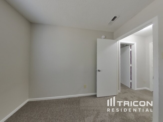 Building Photo - 2840 Redland Ln