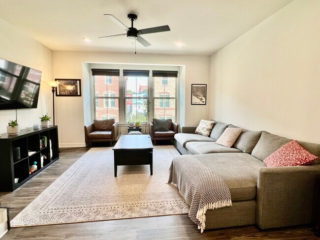 Building Photo - 214 S Newkirk St