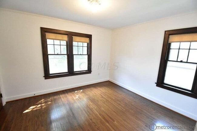 Building Photo - 445 Oakland Park Ave