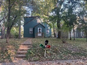 Building Photo - 4 bedroom, 2 bathroom home in the peaceful community of Mahtomedi access to White Bear Lake