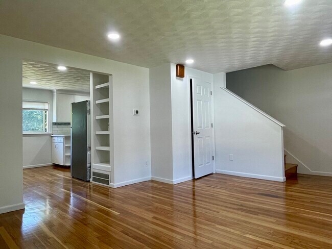Building Photo - 3 Tufts Ln
