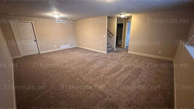 Building Photo - $1,850 - 4 bedroom / 3 bathrooms - Beautiful and Large Home! *COMING SOON*