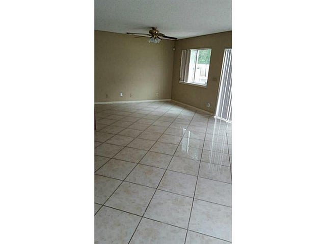 Building Photo - 4674 Lakeside Cir