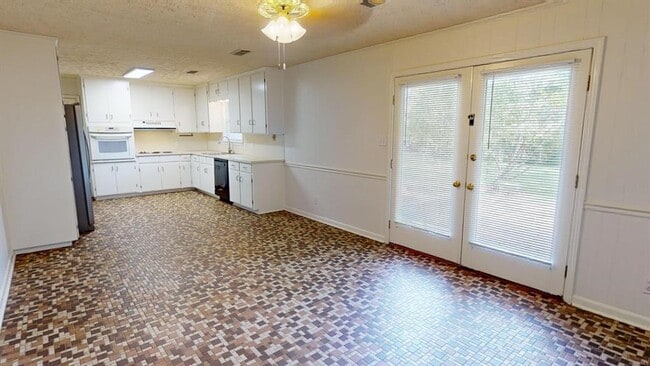 Building Photo - 355 Mont Vista Dr