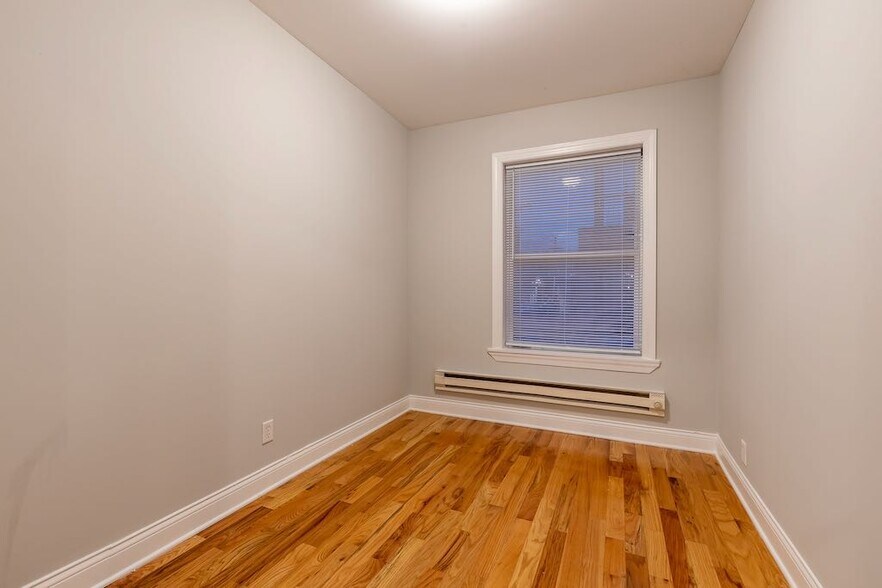 Building Photo - 516 W Melrose St