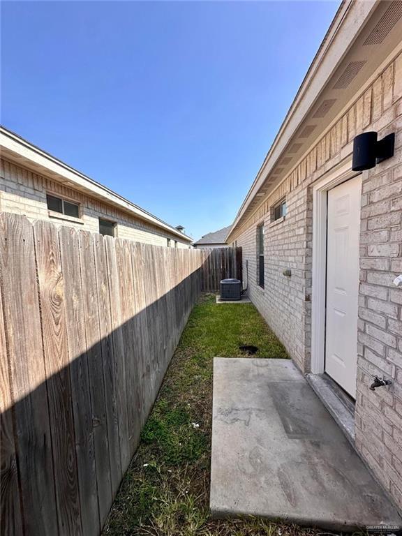Building Photo - 21 Nightingale Ave