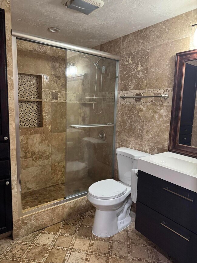 Building Photo - 5239 Club Rd