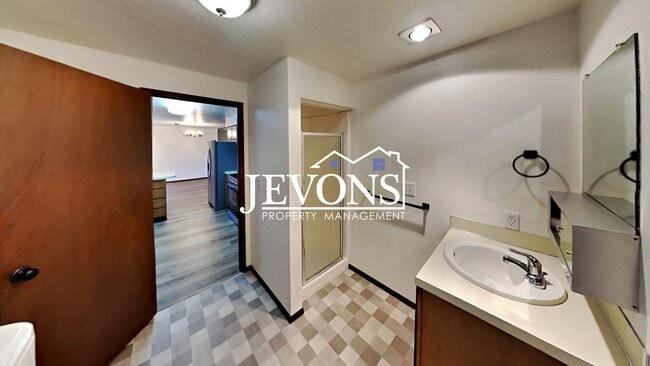 Building Photo - 1202 S 39th Ave