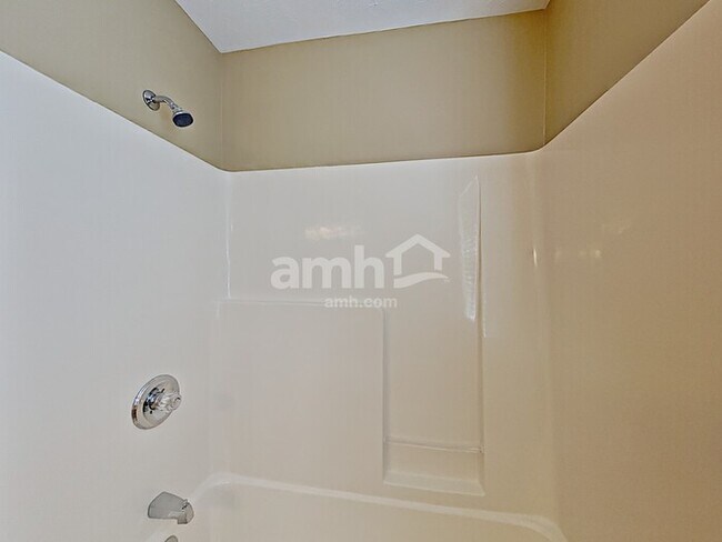 Building Photo - 2822 Meadow Gln