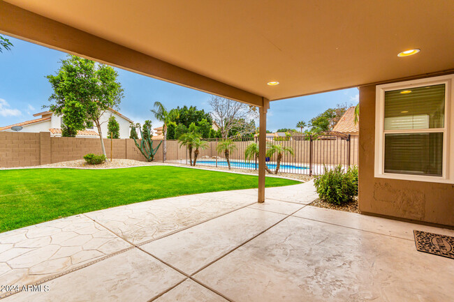 Building Photo - 7217 W Crest Ln
