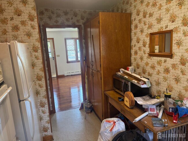 Building Photo - 304 Fairlamb Ave