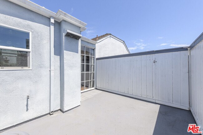 Building Photo - 11667 Gorham Ave