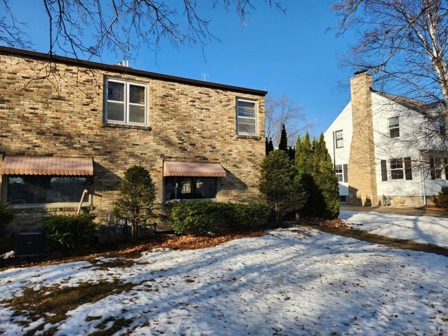 Building Photo - 1240 N 9th St