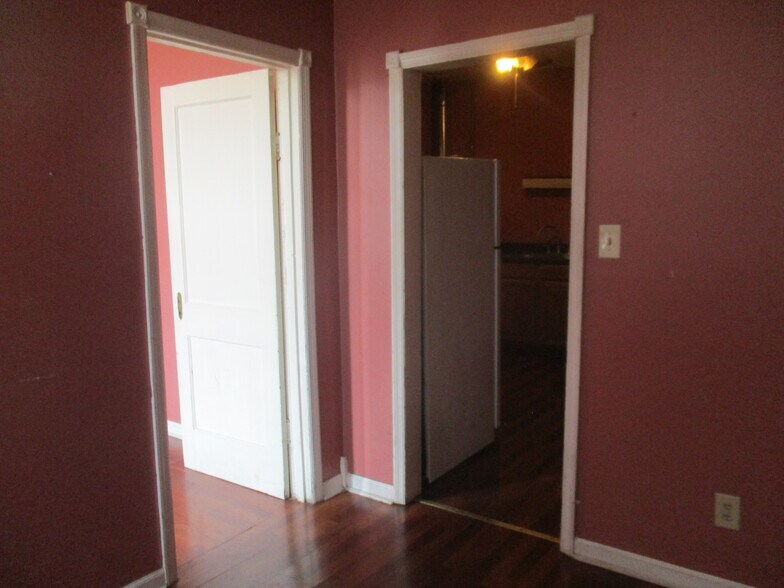 Building Photo - 43 E Main St