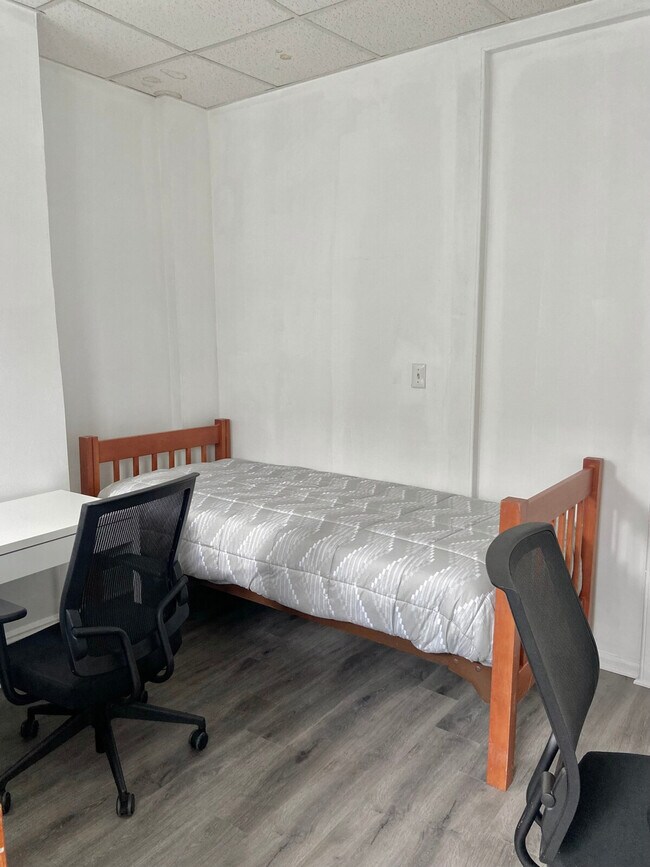 Building Photo - 414 Grand St