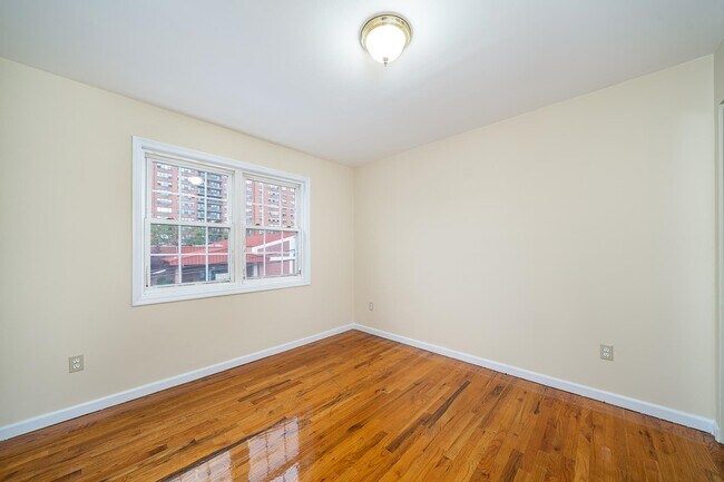 Building Photo - 524-526 4th St