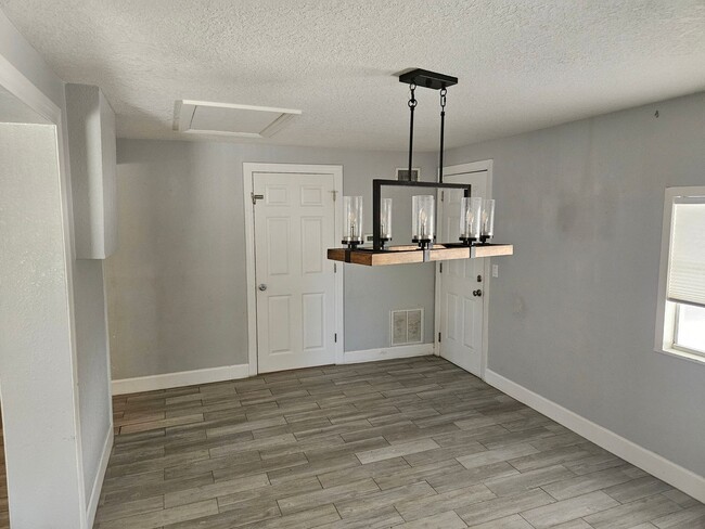 Building Photo - Stunning Jungle Terrace Oasis: Renovated 4...
