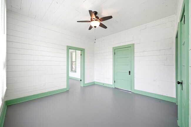 Building Photo - 313 S Blackwell St