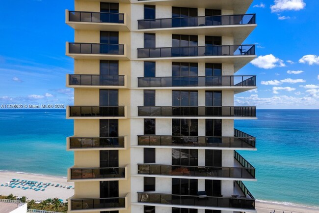 Building Photo - 16275 Collins Ave